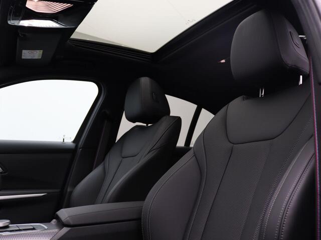 BMW 3-SERIE Sedan 330e M Sportpakket Pro | Comfort Pack | Comfort Access | Achteruitrijcamera | Schuifdak | Adaptieve LED | Harman Kardon | 19''