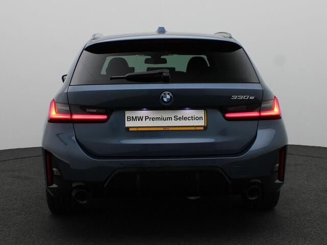 BMW 3-SERIE Touring 330e M Sportpakket Pro | Comfort Pack | Stuurwielrand Verwarmd | Trekhaak | Panoramadak | Active Cruise Control | Harman Kardon | 19''