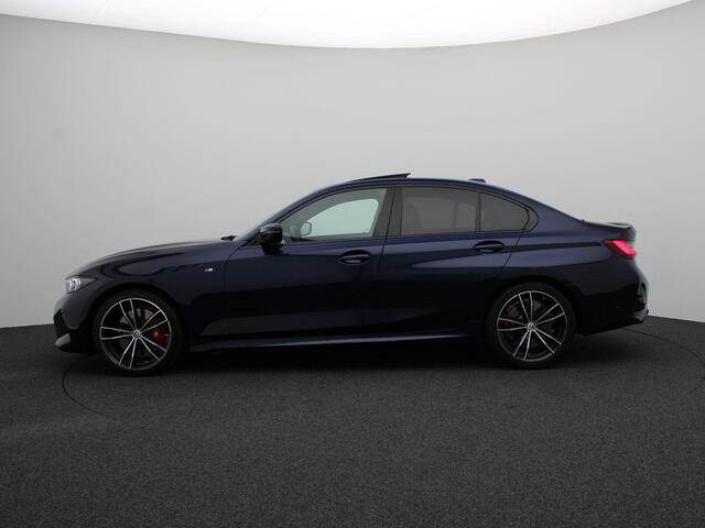 BMW 3-SERIE Sedan M340i xDrive M Sportpakket Pro | Travel Pack | Innovation Pack | Comfort Pack | Entertainment Pack | Stuurwielrand Verwarmd | Schuifdak | Elektrisch Verstelbare M Sportstoelen | Driving Assistant Professional | Harman Kardon | 19''