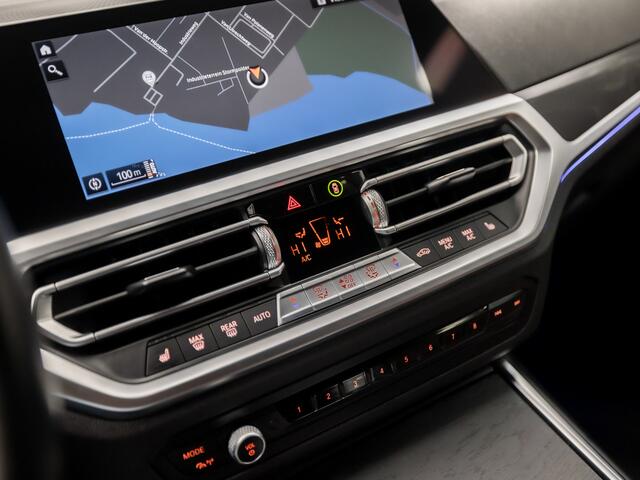 BMW 3-SERIE Touring 318i Sportline 157Pk Automaat (APPLE CARPLAY, GROOT NAVI, ZWART HEMEL, LEDER, STOELVERWARMING, SPORTSTOELEN, CAMERA, ELEK ACHTERKLEP, GETINT GLAS, TREKHAAK, NIEUWSTAAT)