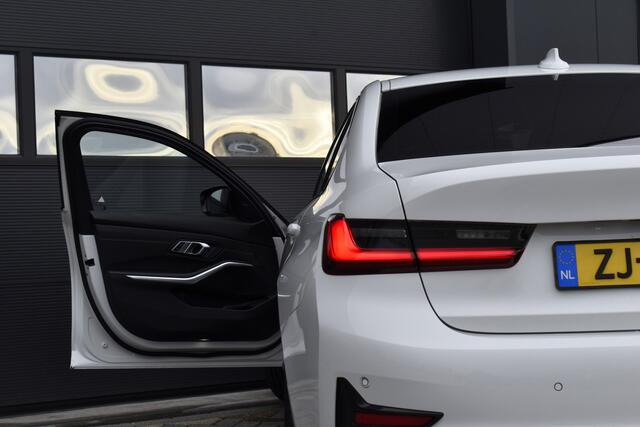 BMW 3-SERIE 318d Executive Edition Sport Trekhaak - Head-up - Carplay - Cruise