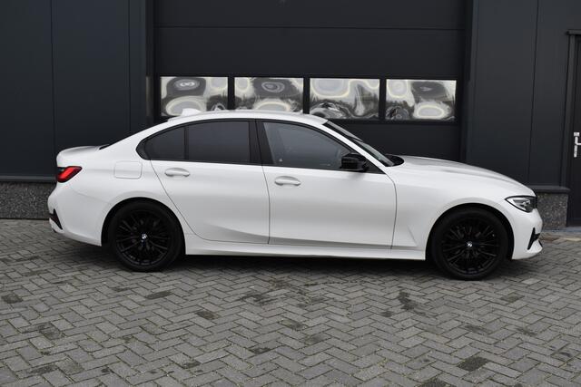BMW 3-SERIE 318d Executive Edition Sport Trekhaak - Head-up - Carplay - Cruise