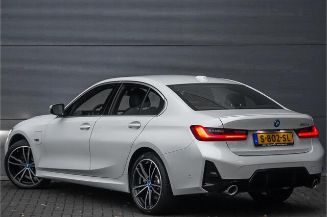 BMW 3-SERIE 330e High Executive M-Sport Trekhaak Stoelverwarming HiFi 19"