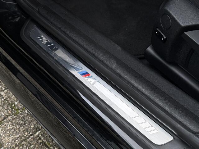 BMW 3-SERIE Touring 318i | M-Sport | 19" | HiFi | Camera | Elek. Trekhaak | Shadow Line + | Getint Glas