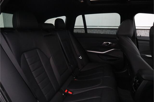 BMW 3-SERIE Touring 330e xDrive M-Sport Panorama / 19inch / Harman Kardon /