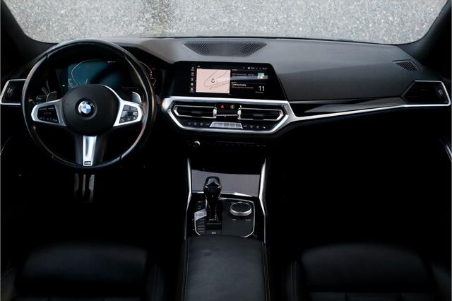 BMW 3-SERIE 330e High Ex M-Sport Frozen / Glazen dak / Adaptief onderstel / Electrische stoelen /