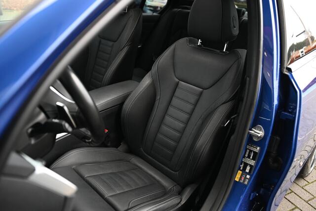 BMW 3-SERIE 330e High Executive M Sport Automaat / Schuif-kanteldak / Sportstoelen / Achteruitrijcamera / M Adaptief onderstel / Laserlight / Comfort Access / LED / Head-Up / Stoelverwarming