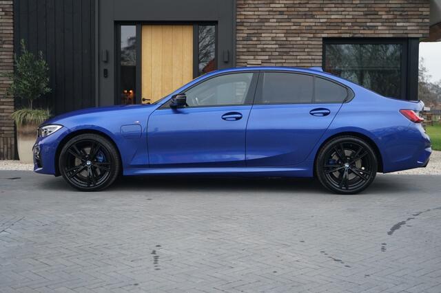 BMW 3-SERIE 330e M-Sport sedan