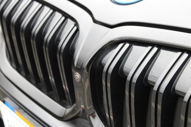 BMW 3-SERIE Touring 330e High Executive M Sport Automaat / Panoramadak / Trekhaak / Sportstoelen / Active Cruise Control / Adaptieve LED / Parking Assistant Plus / Comfort Access