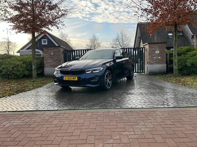 BMW 3-SERIE 330e eDrive Edition | M-Pakket | Camera | Harman Kardon | plug-in hybride | NL- Auto |
