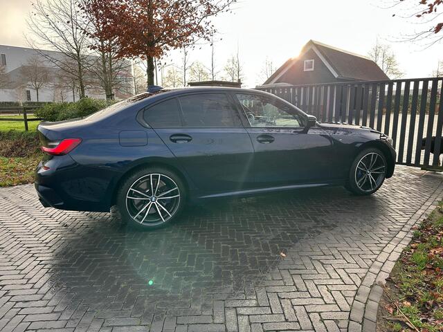 BMW 3-SERIE 330e eDrive Edition | M-Pakket | Camera | Harman Kardon | plug-in hybride | NL- Auto |