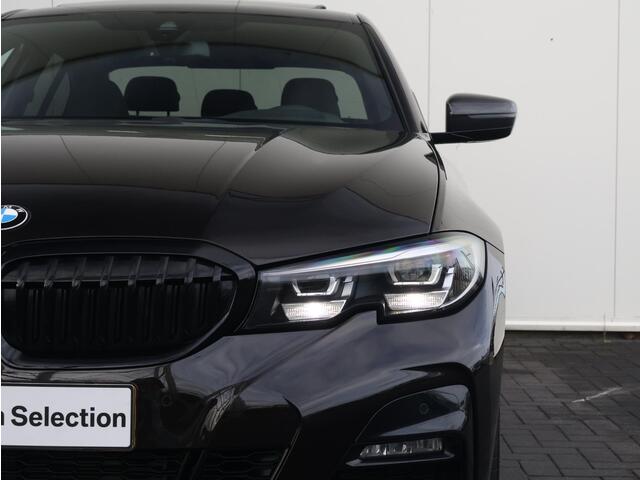 BMW 3-SERIE 320i Executive Edition M-Peformance/ 20"LMV/ M-Sportpakket/ HiFi/ Cruise Control/ Sportstoelen/ schuif-/kanteldak/ Achteruitrijcamera/ Sportstoelen/ Head-Up
