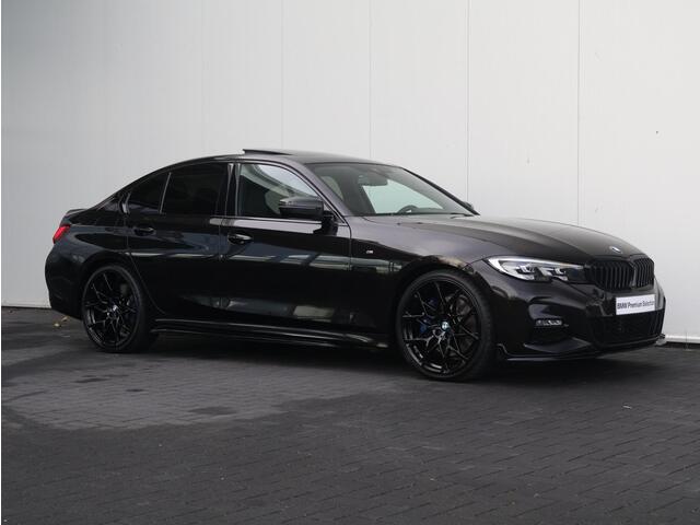 BMW 3-SERIE 320i Executive Edition M-Peformance/ 20"LMV/ M-Sportpakket/ HiFi/ Cruise Control/ Sportstoelen/ schuif-/kanteldak/ Achteruitrijcamera/ Sportstoelen/ Head-Up
