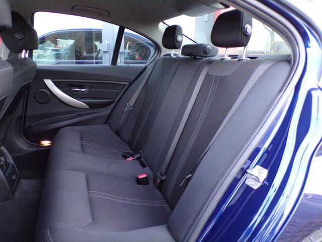 BMW 3-SERIE 320i Centennial Executive Sportstoelen Stoelverwarming Trekhaak NAP