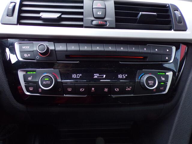 BMW 3-SERIE 320i Centennial Executive Sportstoelen Stoelverwarming Trekhaak NAP