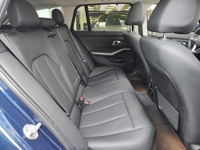 BMW 3-SERIE Touring 318i HIGH EXECUTIVE AUTOMAAT Open dak | Leder | Navi | Carplay