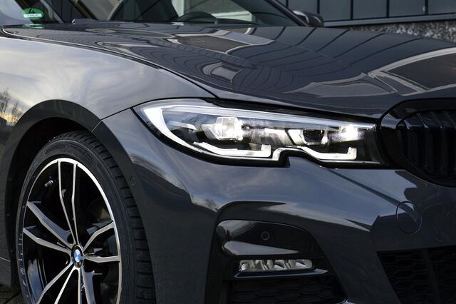 BMW 3-SERIE Touring 320i M-Sport Rijklaarprijs-Garantie Leder Interieur Apple carplay Led Trekhaak 19 Inch