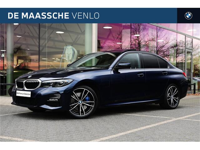 BMW 3-SERIE 320e High Executive M Sport Automaat / Schuif-kanteldak / Sportstoelen / Achteruitrijcamera / Stuurverwarming / LED / Head-Up / Harman Kardon / Stoelverwarming