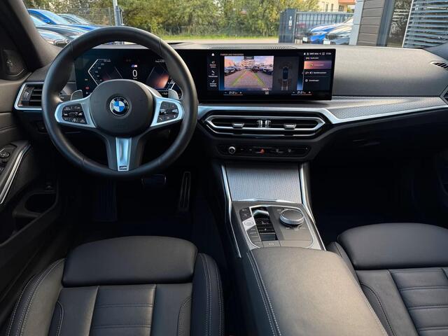 BMW 3-SERIE Touring 320d xDrive M-SPORT ** LED, NAVI+, LEDER, PANORAMA, H&K, HuD, TREKH, 19-inch LMV ** 1e EIG - UNFALLFREI ** ** INFORMEER OOK NAAR ONZE AANTREKKELIJKE FINANCIAL-LEASE TARIEVEN **