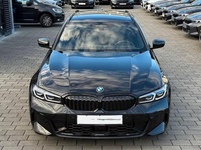 BMW 3-SERIE Touring 320d xDrive M-SPORT ** LED, NAVI+, LEDER, PANORAMA, H&K, HuD, TREKH, 19-inch LMV ** 1e EIG - UNFALLFREI ** ** INFORMEER OOK NAAR ONZE AANTREKKELIJKE FINANCIAL-LEASE TARIEVEN **