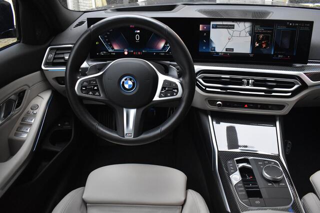 BMW 3-SERIE 320e M-Sport ACC Head Up Elc Stoelen Leder Camera