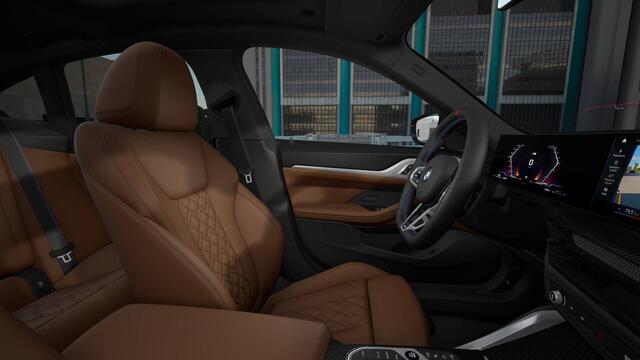 BMW 4-SERIE Gran Coupé M440i xDrive High Executive Automaat / Schuif-kanteldak / Trekhaak / Adaptieve LED / M Adaptief onderstel / Parking Assistant Plus / Comfort Access