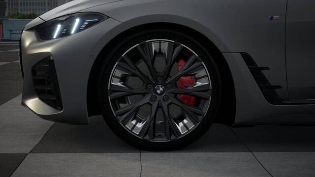 BMW 4-SERIE Gran Coupé M440i xDrive High Executive Automaat / Schuif-kanteldak / Trekhaak / Adaptieve LED / M Adaptief onderstel / Parking Assistant Plus / Comfort Access