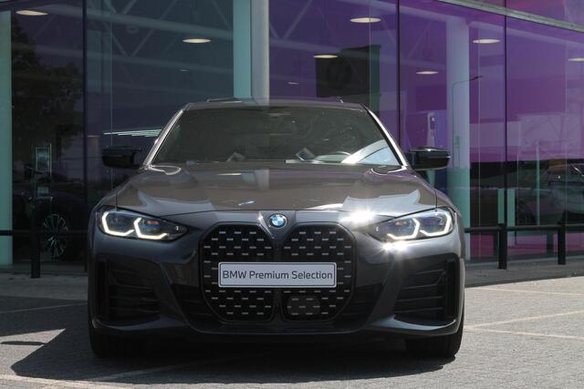 BMW 4-SERIE Gran Coupé M440i xDrive High Executive Automaat / Schuif-kanteldak / Laserlight / M Adaptief onderstel / Parking Assistant Plus / Comfort Access