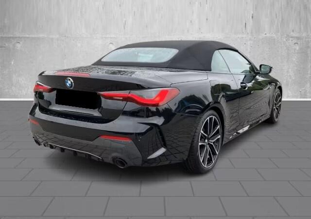 BMW 4-SERIE Cabrio 420i M-Sport Trekhaak Navi Camera LED Keyless Stuur en Stoel verwarming