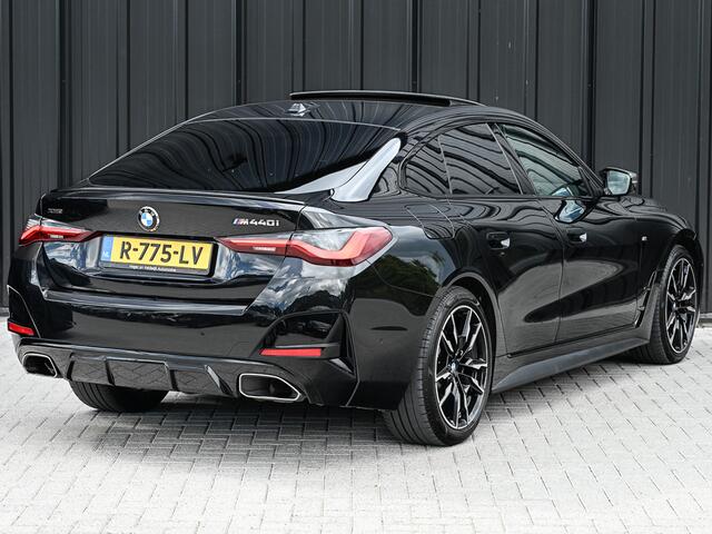 BMW 4-SERIE Gran Coupé M440i xDrive HIGH EXECUTIVE | M-SPORT PAKKET | SHADOW LINE | COMFORT ACCESS | MEMORY SEATS | HEAD-UP DISPLAY | ADAPTIVE CRUISE | VIRTUAL COCKPIT | STOEL - EN STUURVERWARMING | ACHTERBANK VERWARMING | EL. TREKHAAK