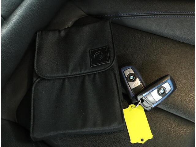 BMW 4-SERIE Gran Coupé 430i xDrive Centennial High Executive M Sportpakket | Trekhaak | Stoelverwarming | Navigatie Professional | Xenon