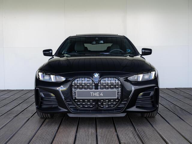 BMW 4-SERIE 420i Coupé M Sport Pro | Schuif-/kanteldak / Harman Kardon / Stoel en Stuurwiel verwarming / Comfort Access / Elektrische achterklep