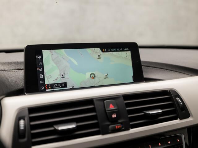 BMW 4-SERIE Gran Coupé 420i High Executive 184Pk Automaat (GROOT NAVI, CLIMATE, LEDER, STOELVERWARMING, GETINT GLAS, SPORTSTOELEN, PARKEERSENSOREN, LED KOPLAMPEN, NIEUWE APK, NIEUWSTAAT)