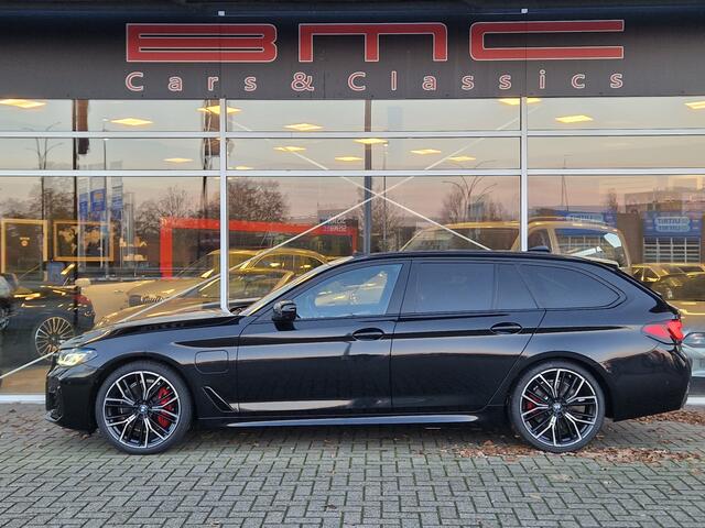 BMW 5-SERIE Touring 530e xDrive HE M-Sport Massage Panorama Soft close 4wielsturing HUD HK