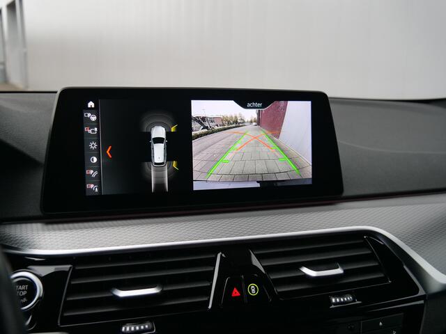 BMW 5-SERIE Touring 530i 252pk High Executive M-Sport Automaat Navigatie / LED / Privacy glas / Camera