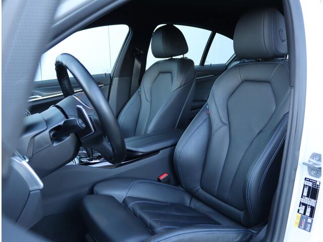 BMW 5-SERIE 545e xDrive | H&K | Head-up | Parkeercamera | M-sport | Leder