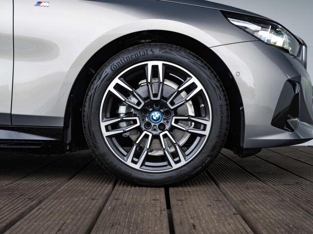 BMW 5-SERIE Sedan 530e | M Sportpakket | Innovation Pack | Travel Pack