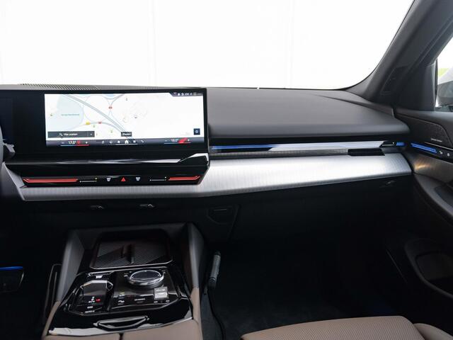 BMW 5-SERIE Sedan 530e | M Sportpakket | Innovation Pack | Travel Pack