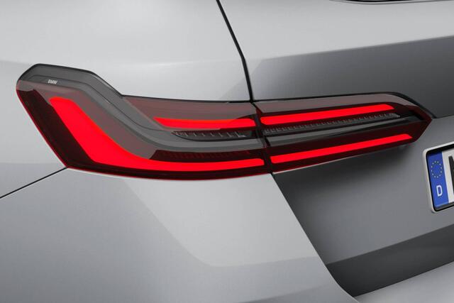 BMW 5-SERIE Touring 520i | M Sport Pro | Innovation Pack | Travel Pack | Glazen Panoramadak