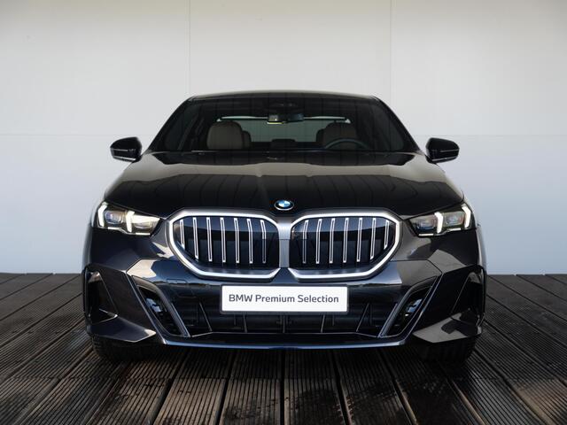 BMW 5-SERIE Sedan 520i | M Sportpakket | Innovation Pack | Travel Pack | Comfort Pack - Hi Five