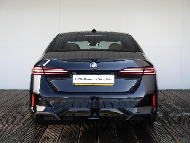 BMW 5-SERIE Sedan 520i | M Sportpakket | Innovation Pack | Travel Pack | Comfort Pack - Hi Five