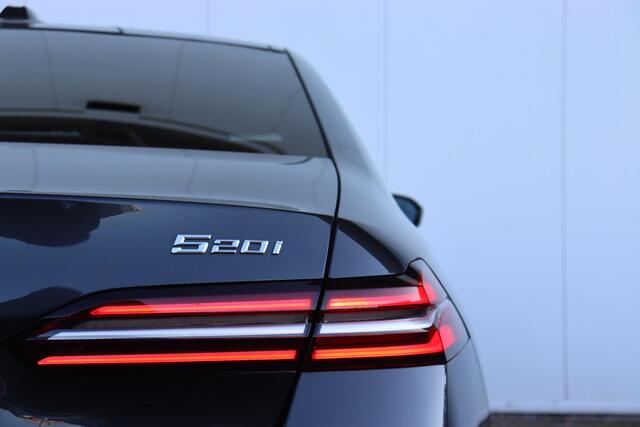 BMW 5-SERIE 520i M Sportpakket/ Innovation Pack/ Travel Pack/ Verwarmd Stuurwiel/ Comfort Access/ panoramadak/ Travel en Comfort System/ Harman Kardon/ Parking Assistant Plus