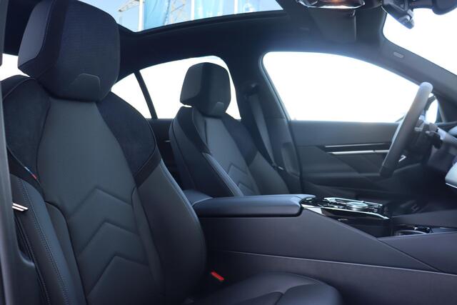 BMW 5-SERIE 520i M Sportpakket/ Innovation Pack/ Travel Pack/ Verwarmd Stuurwiel/ Comfort Access/ panoramadak/ Travel en Comfort System/ Harman Kardon/ Parking Assistant Plus