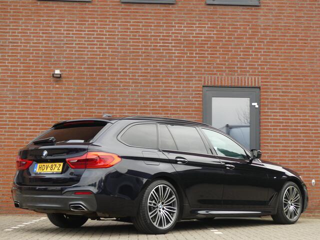 BMW 5-SERIE Touring 530i M-Sport / Carbon zwart / Dealer onderhouden
