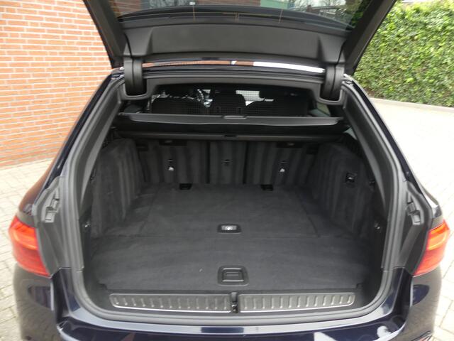 BMW 5-SERIE Touring 530i M-Sport / Carbon zwart / Dealer onderhouden