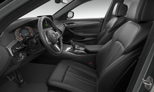 BMW 5-SERIE Touring 520i M-Sport | 19" | Camera | Panoramadak | Trekhaak | Laser | Head-Up