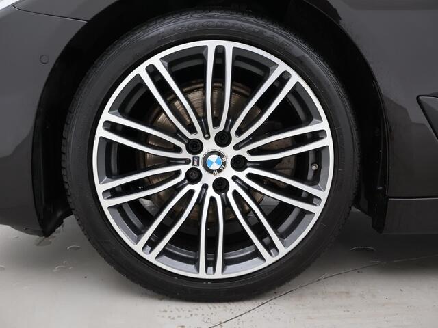 BMW 5-SERIE Touring 520i 184 PK M-SPORT H.E. AUT. *ALMANDINBRAUN* + PANORAMA | NAPPA LEDER | HEAD-UP | 19 INCH