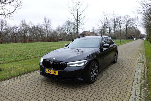 BMW 5-SERIE Touring 520i High Executive Edition | Cruise control | Luchtvering | Stoelverwarming | LED |