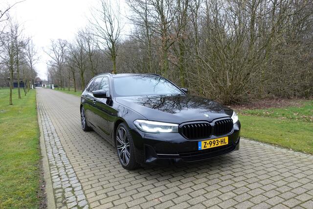 BMW 5-SERIE Touring 520i High Executive Edition | Cruise control | Luchtvering | Stoelverwarming | LED |