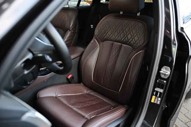 BMW 5-SERIE Touring 530e High Executive M Sport Automaat / Panoramadak / Trekhaak / Stoelverwarming / Active Cruise Control / Live Cockpit Professional / Parking Assistant